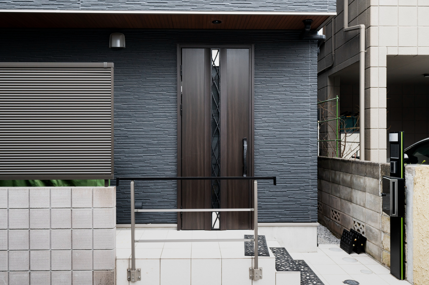 Single entry door